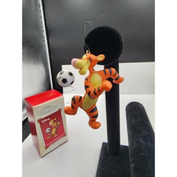 2003 Hallmark Keepsake Ornament Soccer Tigger-Style Winnie The Pooh With Box‎ - Picture 5 of 7
